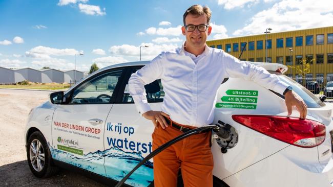 Arjan de Putter met waterstofauto